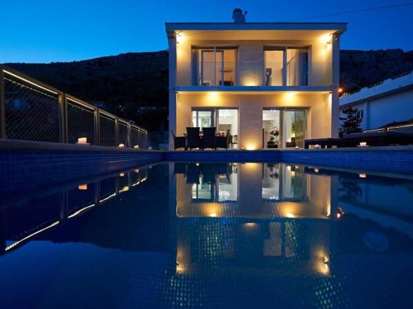 Exclusive Luxury Villa with Pool in Jesenice near Makarska and Split