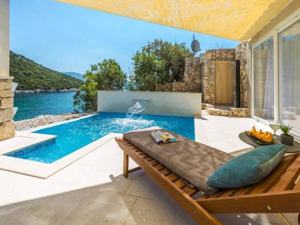Beautiful Holiday House with Private Pool and Beach in Dubrovnik Region